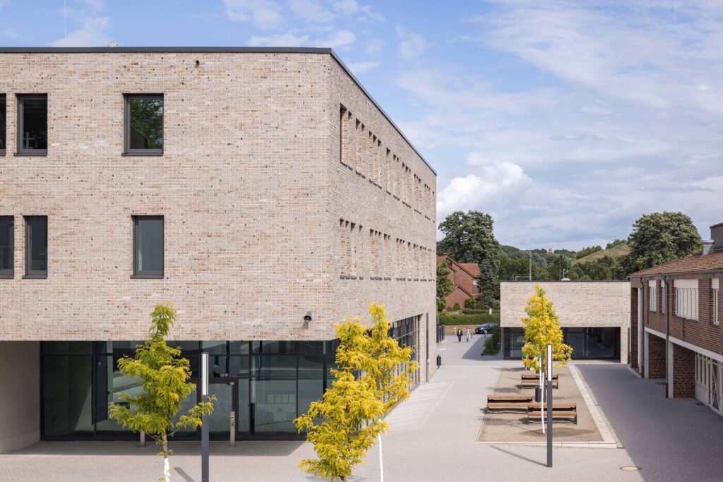 Das Gebäude der Sekundarstufe I der Arnold-Freymuth-Schule | © Lars Gruber