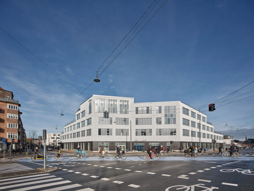 Straßenansicht der Skolen ved Dybbølsbro | © Adam Mørk