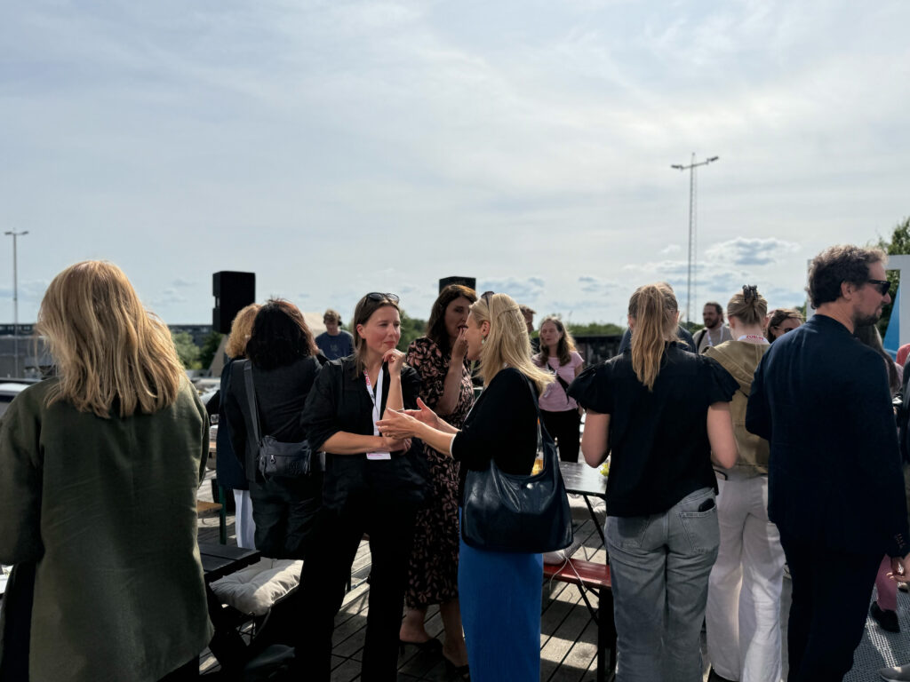 Connect & Chill – Food, Drinks & DJ Grooves