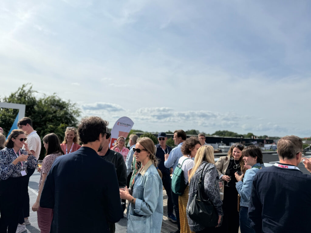 Connect & Chill – Food, Drinks & DJ Grooves