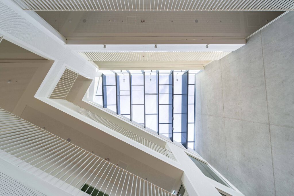 Luftraum im Gebäude der Sekundarstufe I | © Lars Gruber