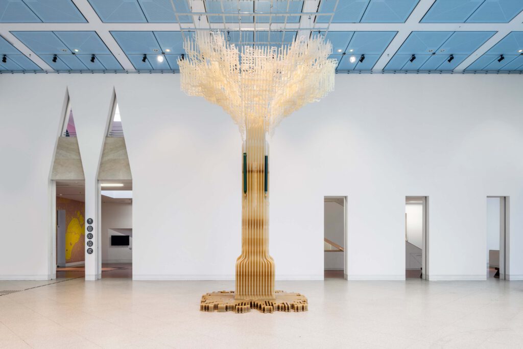 WEtransFORM: ecoLogicStudio, Tree.ONE, Foto David Ertl, 2025 © Kunst- und Ausstellungshalle der Bundesrepublik Deutschland